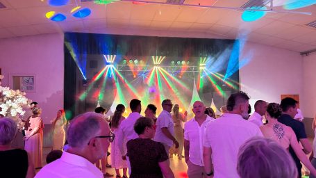 Invités sur la piste de danse 