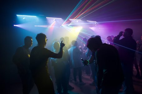 Piste de danse comble, une ambiance de folie